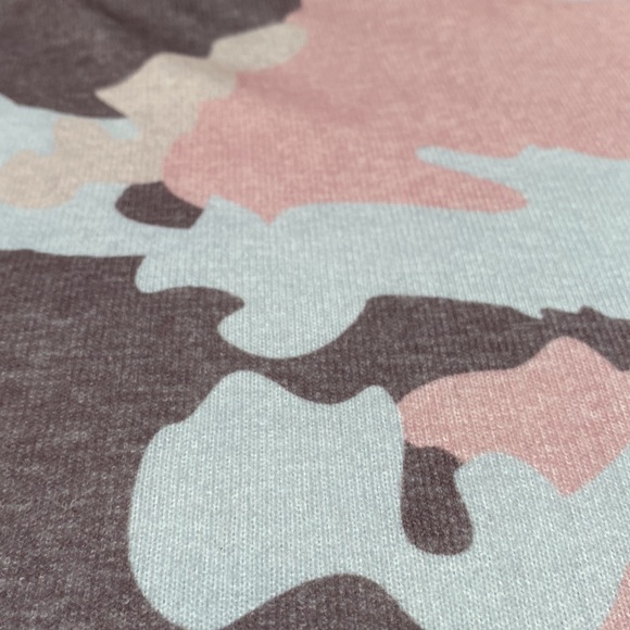 ๐HP๐ And The Why Camo Sweatshirt ๐ Pink Gray & Burgundy. - Picture 9 of 12